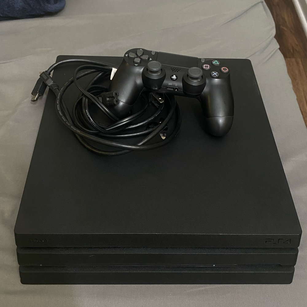 PlayStation 4 Pro /Good condition / 1 controller/power cord/